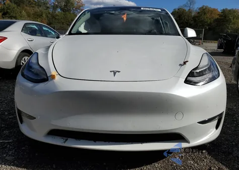 2022 Tesla Model Y z USA, uszkodzony, nr VIN 7SAYGDEE1NA017005
